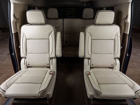 Used 2024 GMC Yukon XL Denali image 34