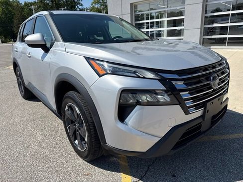 Used 2024 Nissan Rogue SV AWD/4WD image 14