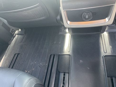 Used 2023 Kia Carnival LX image 18