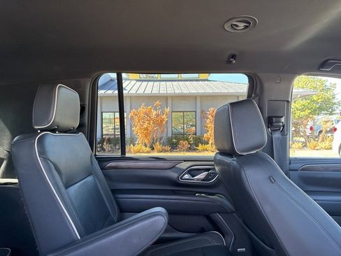 Used 2023 Chevrolet Suburban Premier image 14