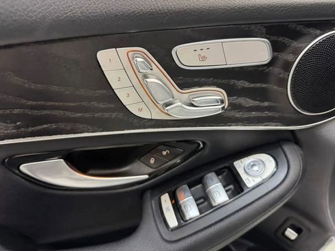 Used 2018 Mercedes-Benz GLC 300 w/ Premium Package image 24