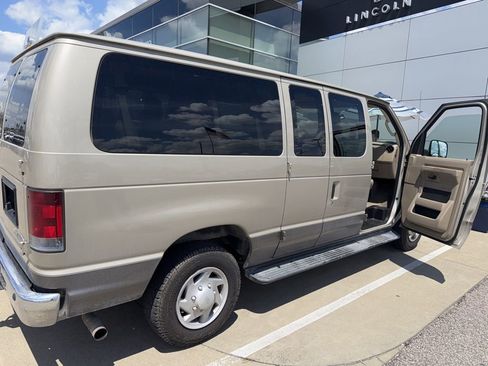 Used 2009 Ford E-350 and Econoline 350 Super Duty Wagon RWD image 6