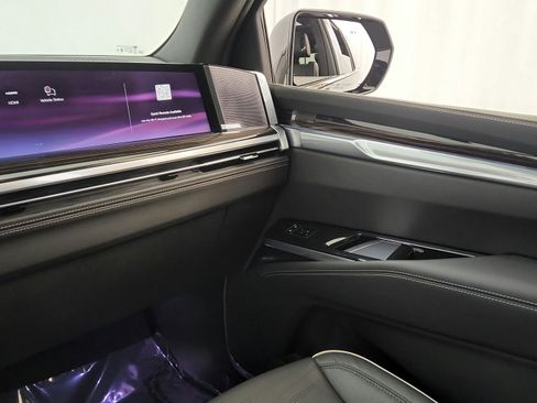 Used 2026 Cadillac Escalade Luxury w/ LPO, Floor Liner Package AWD/4WD image 24