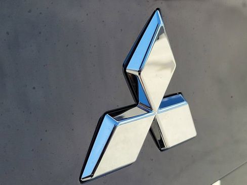 New 2025 Mitsubishi Outlander SE image 6