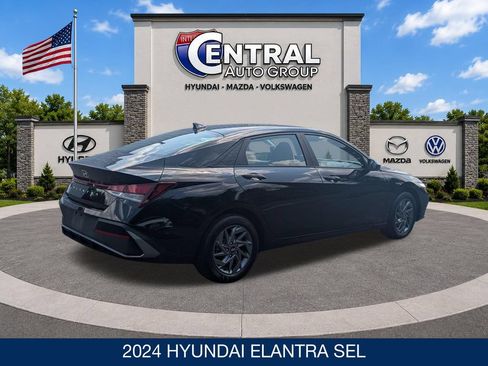 Certified 2024 Hyundai Elantra SEL FWD image 8