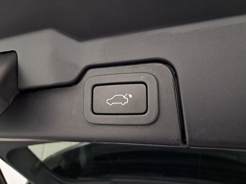 Used 2019 Land Rover Range Rover Evoque image 34