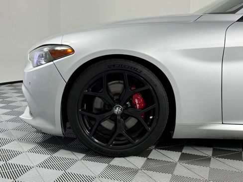 Used 2019 Alfa Romeo Giulia w/ Quick Order Package 22K Sport image 12
