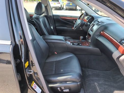 Used 2007 Lexus LS 460 w/ Comfort Pkg RWD image 10