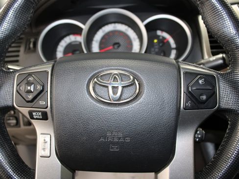 Used 2014 Toyota Tacoma Base image 30