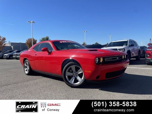 Used 2022 Dodge Challenger SXT image 1