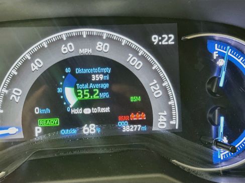 Used 2025 Toyota RAV4 XLE AWD/4WD image 19