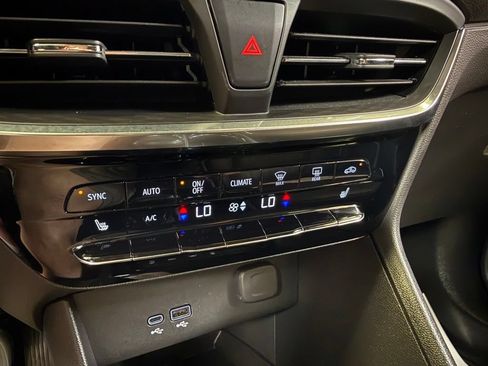 Used 2024 Buick Encore GX Avenir AWD/4WD image 17