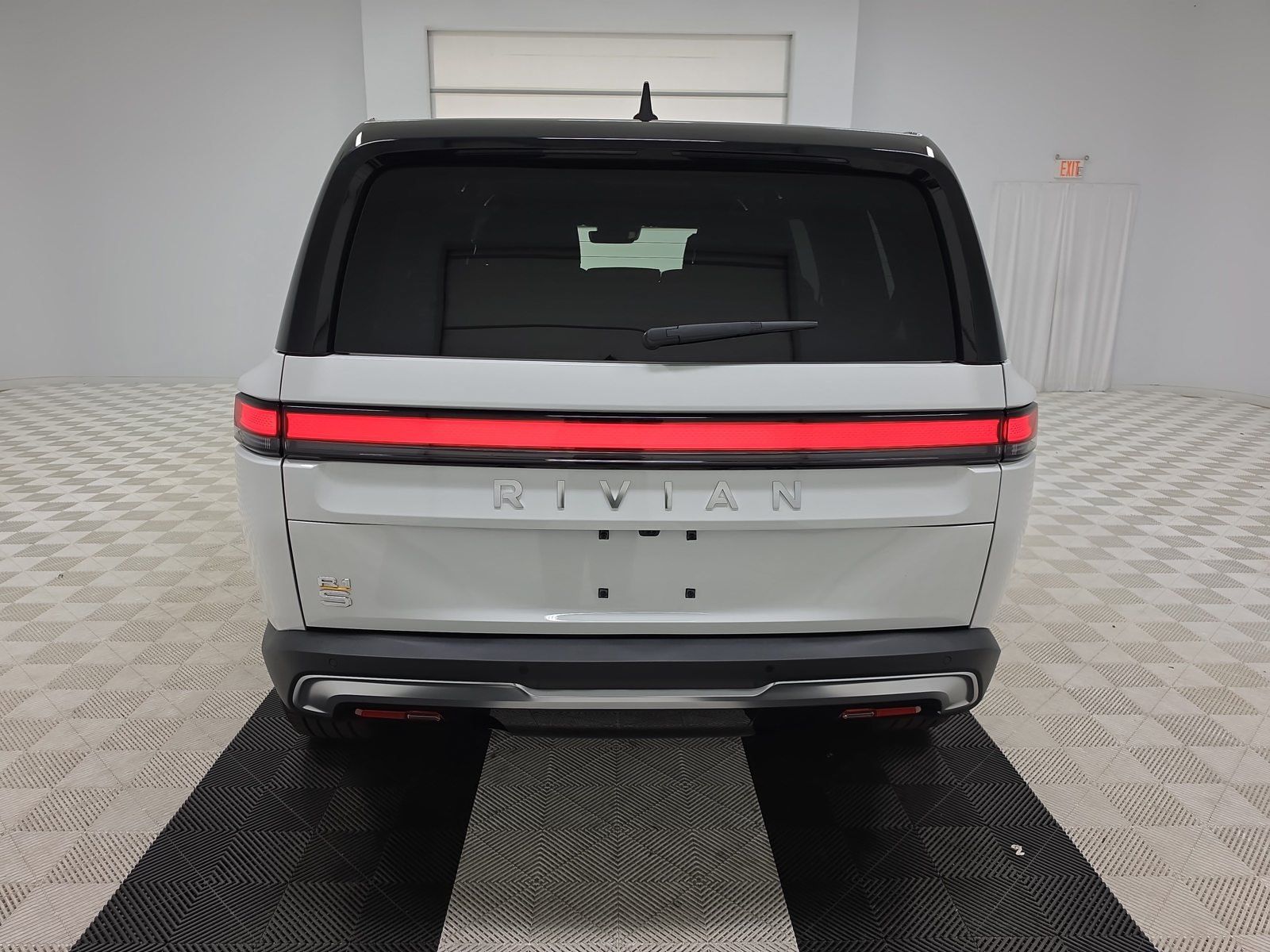 Used 2024 Rivian R1S Adventure Quad AWD/4WD image 4