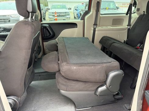 Used 2012 Dodge Grand Caravan SE image 22