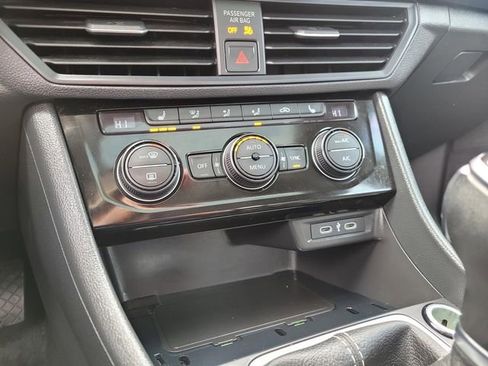 Used 2024 Volkswagen Jetta SE w/ Panoramic Sunroof Package image 24