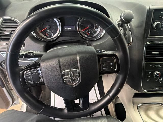 Used 2017 Dodge Grand Caravan SXT FWD image 17