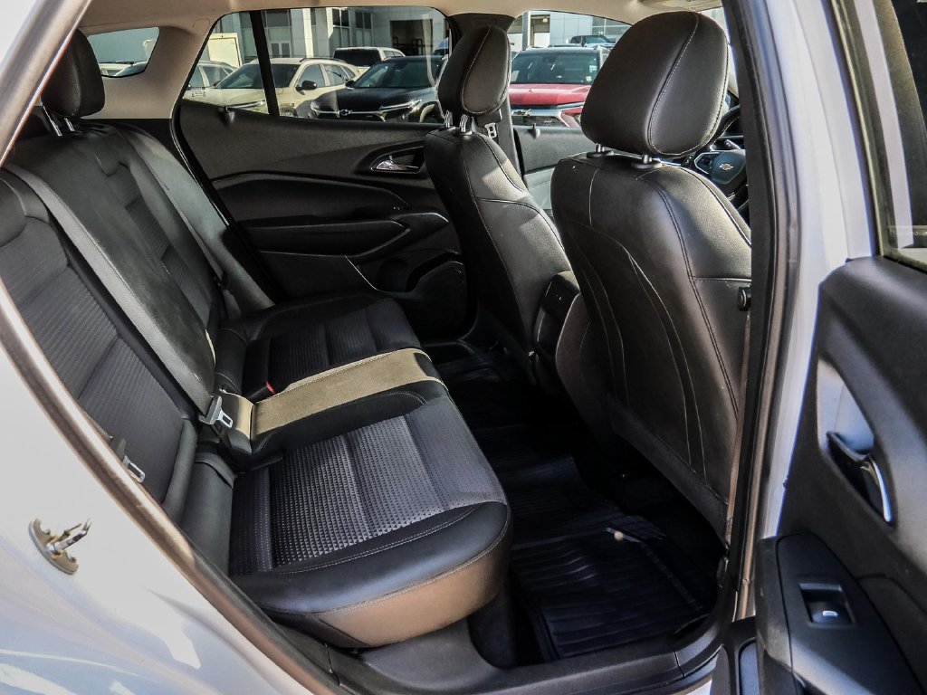 Used 2024 Chevrolet Trax LT w/ Driver Confidence Package FWD image 17