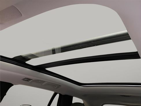 Used 2018 Volvo XC90 T6 Momentum w/ Convenience Package image 24