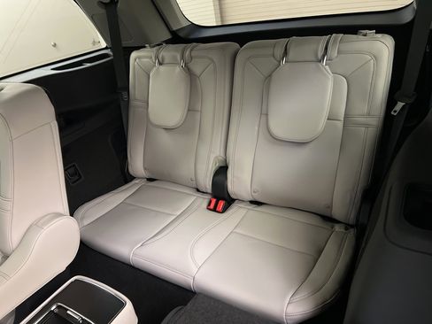 Used 2025 Lincoln Aviator Reserve w/ Equipment Group 201A image 29