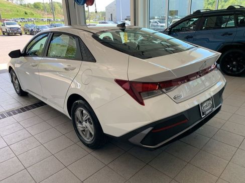 New 2026 Hyundai Elantra SE FWD image 12