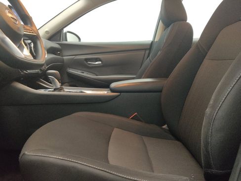 Used 2024 Nissan Sentra SV FWD image 17