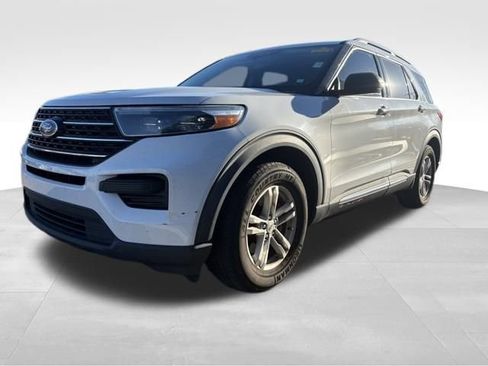 Used 2020 Ford Explorer XLT image 1