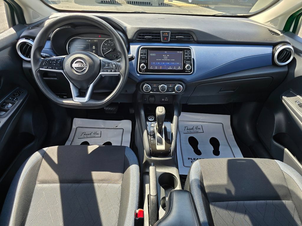 Used 2023 Nissan Versa SV FWD image 3