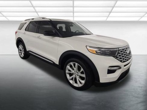 Used 2023 Ford Explorer Platinum w/ Premium Technology Package image 2