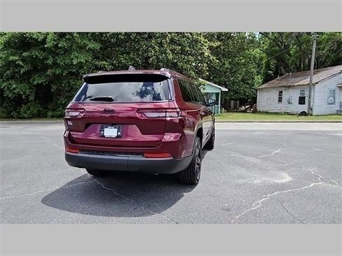 Used 2024 Jeep Grand Cherokee L Laredo image 29