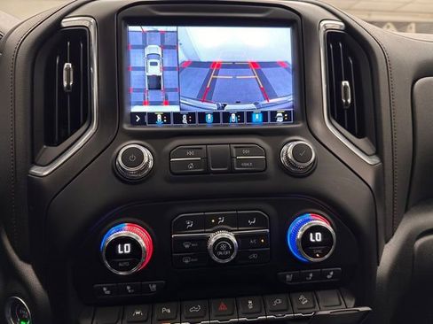 Used 2022 GMC Sierra 1500 AT4 w/ AT4 Premium Package AWD/4WD image 8