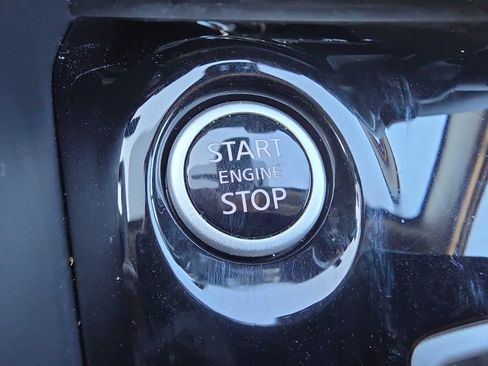 Used 2025 Nissan Versa SV w/ Trunk Package FWD image 17