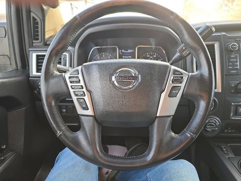 Used 2018 Nissan Titan XD image 33