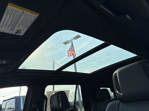 Used 2025 Cadillac Escalade Sport w/ Touring Package image 15