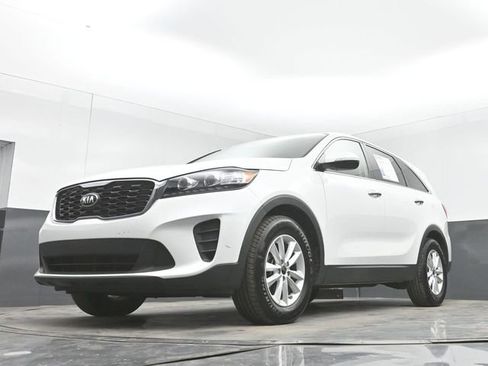 Used 2020 Kia Sorento LX image 40