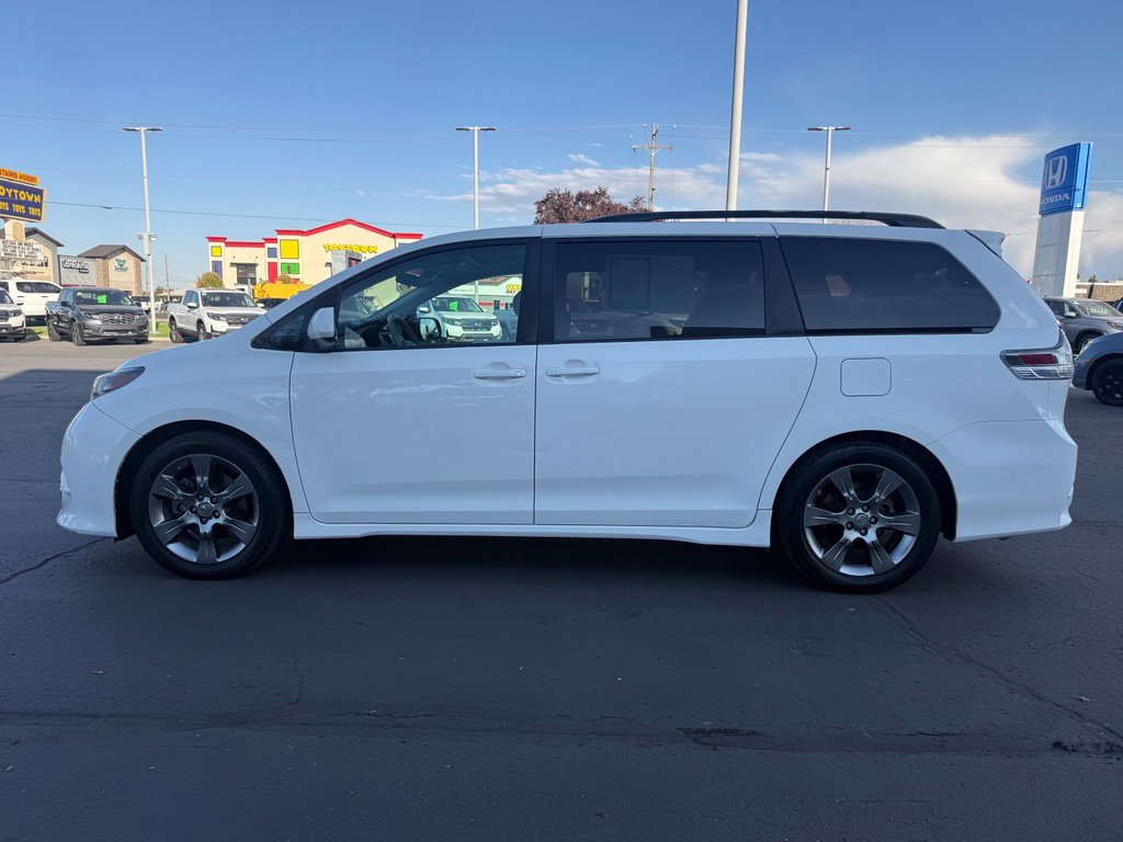 Used 2011 Toyota Sienna SE w/ Preferred Pkg FWD image 7