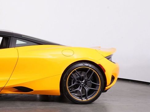 Used 2025 McLaren 750S RWD image 13