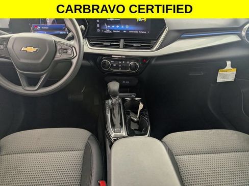 Certified 2025 Chevrolet Trax LT FWD image 23