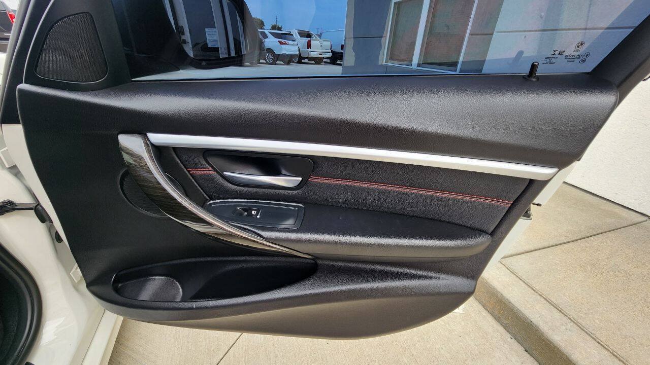 Used 2018 BMW 330i Sedan RWD image 17