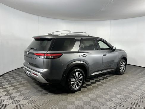 Used 2024 Nissan Pathfinder SL w/ Black Appearance Package image 6