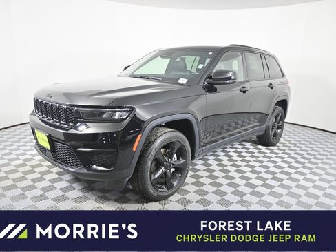 Used 2022 Jeep Grand Cherokee Altitude image 1