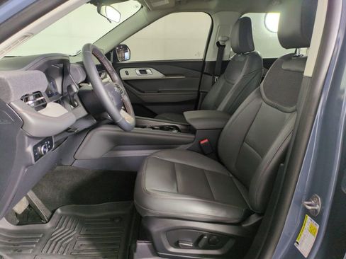 Used 2025 Ford Explorer Active w/ Active Comfort Package image 12