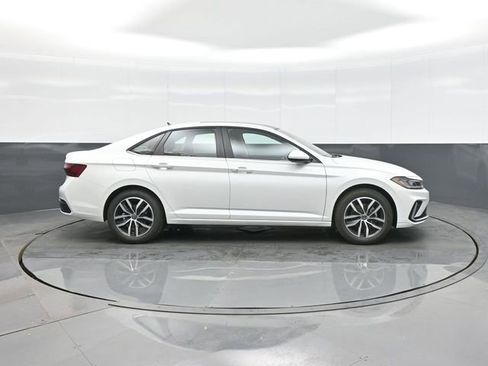 New 2026 Volkswagen Jetta SE FWD image 8