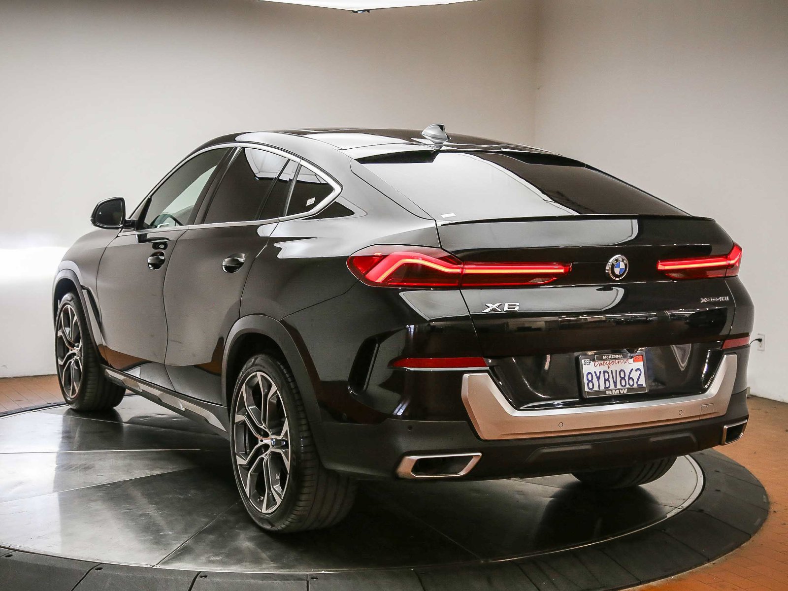 Used 2022 BMW X6 xDrive40i w/ Executive Package AWD/4WD image 5