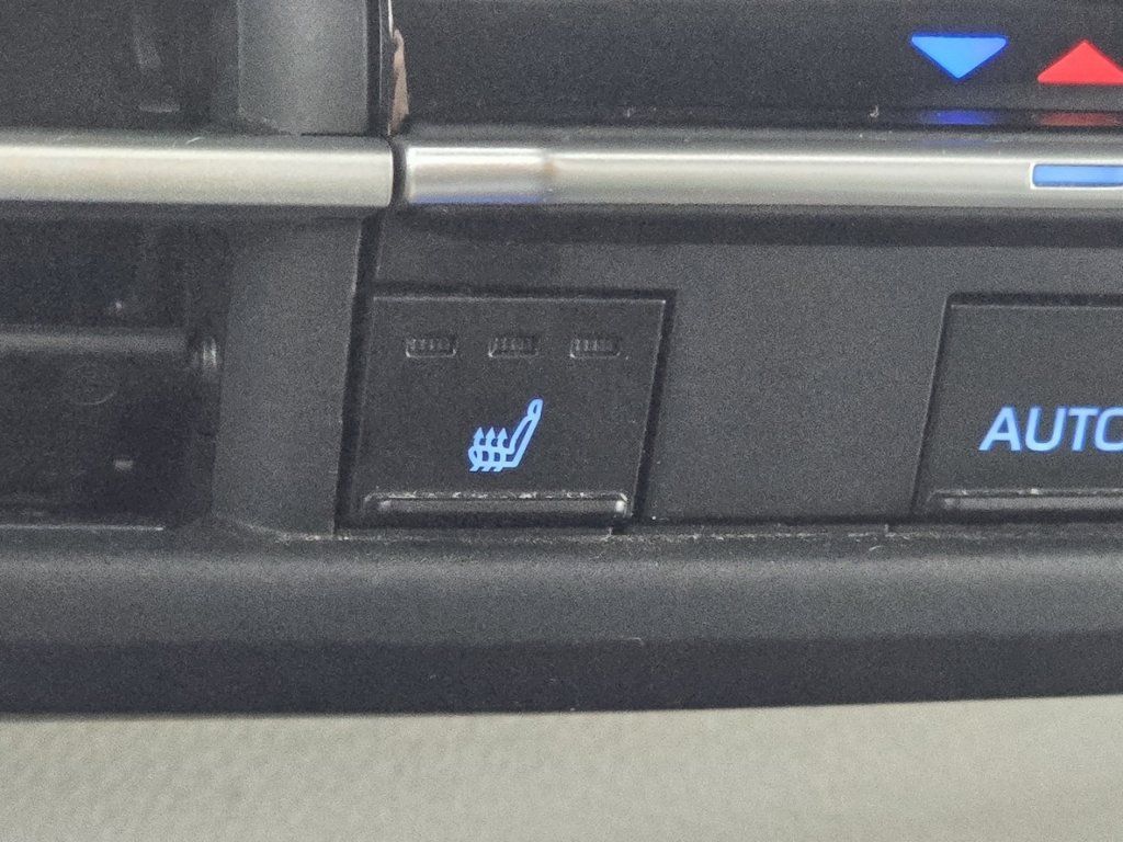 Certified 2024 Toyota Sienna XLE FWD image 8