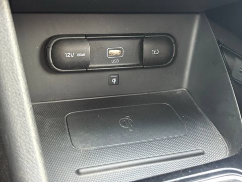 Used 2022 Kia Niro EX Premium FWD image 21
