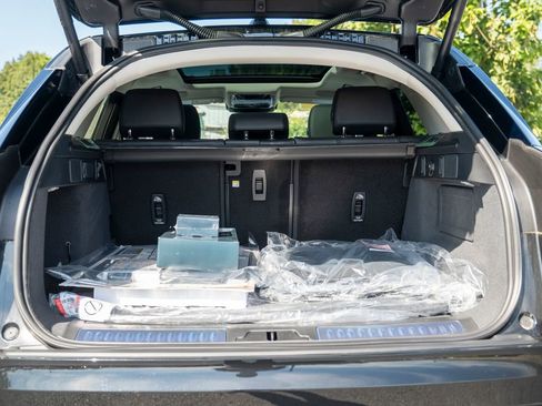 New 2025 Land Rover Range Rover Velar Dynamic SE image 25