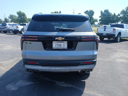 Used 2026 Chevrolet Traverse LT w/ Driver Confidence Package AWD/4WD image 5