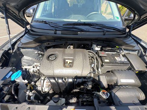 Used 2025 Kia Soul LX w/ LX Technology Package FWD image 30