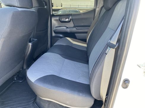 Used 2020 Toyota Tacoma TRD Sport w/ Technology Package RWD image 15