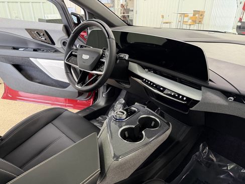 Used 2025 Cadillac Optiq Luxury 1 w/ LPO, Floor Liner Package image 51